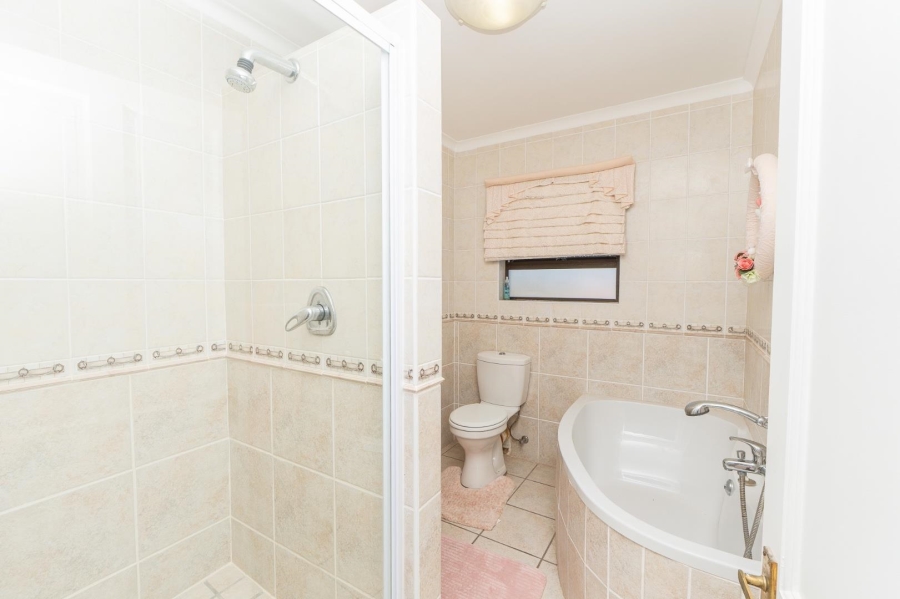 7 Bedroom Property for Sale in Myburgh Park Western Cape